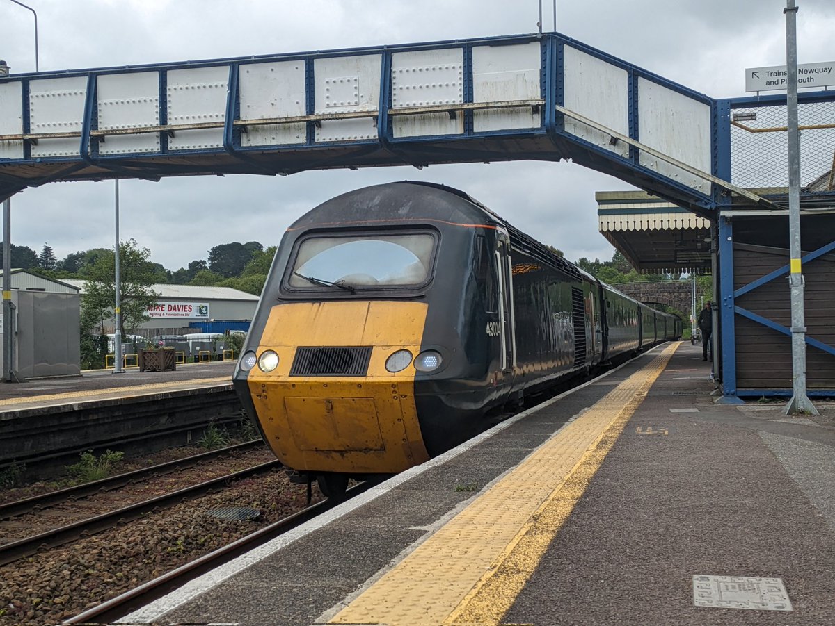 SteelCityDog_'s tweet photo. The most rateable of rateable traction!

@GWRHelp 43004 "Caerphilly Castle" and 43198 "Driver Stan Martin 25 June 1950 - 6 November 2004 / Driver Brian Cooper 15 June 1947 - 5 October 1999" taking us to Truro 😍😍😍 #castleset #class255 #class43 #classictraction #highspeedtrain https://t.co/ioQmrWxZkt