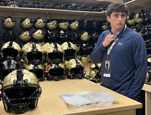 🚨#ArmyFootball Commitment Alert🚨 LB Charlie Daly commits to Black Knights, details decision with GBK 'Come Inside @GoBlackKnights For The Latest Dose Of Recruiting News, Analysis, Highlights & Updates” Click Here ➡️ bit.ly/4auzeqP