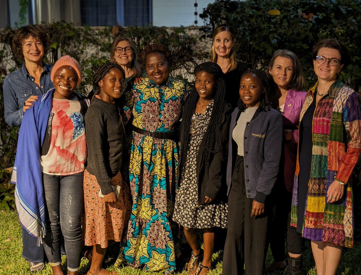 Ontem as Embaixadoras Por Um Dia 🇸🇪🇳🇱🇬🇧🇫🇮🇨🇦 foram recebidas pela Embaixadora da Suécia <a href="/MetteSunnergren/">Mette Sunnergren</a> para uma conversa inspiradora com SE Vitória Diogo! 

Partilhamos sonhos, metas e uma mensagem crucial: inspirar hoje é garantir o amanhã 🚺

#AmbassadorForADay 🇲🇿