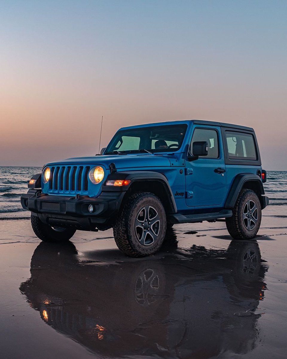 مع كل  لحظة غروب هناك قصة جديدة مميزة مع جيب

With every sunset there is a new unique story of Jeep

#Jeep
#Wrangler
#4x4 #TheresOnlyOne #OIIIIIIIO
#جيب #رانجلر #جيب_وبس