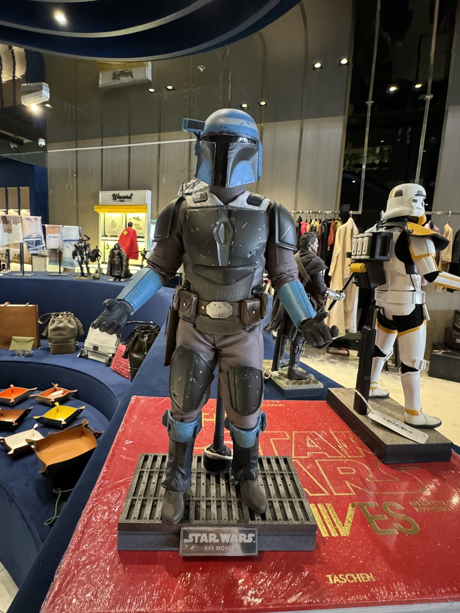 SBoghdady's tweet image. Oh the cash I see flying outta my wallet. #SelfControlNeeded