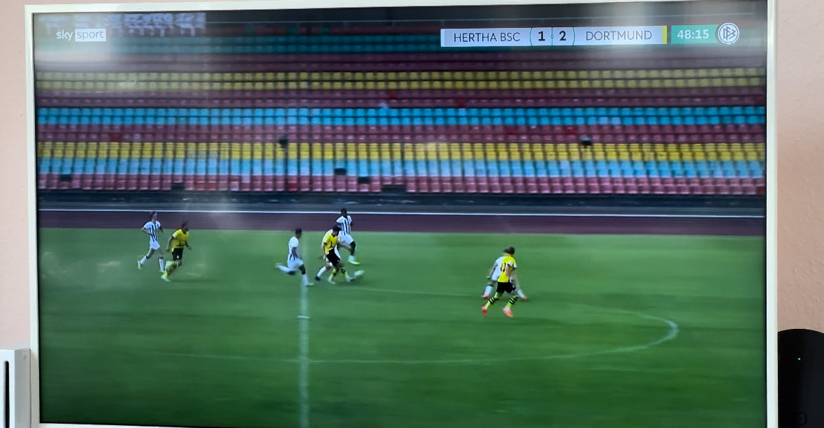 Adlershofer1892's tweet image. Und weil es viel diskutiert war, habe ich nochmal genau die Abseitsstellung von Campbell vor dem 1:3 gecheckt. Es war keine. #BSCBVB