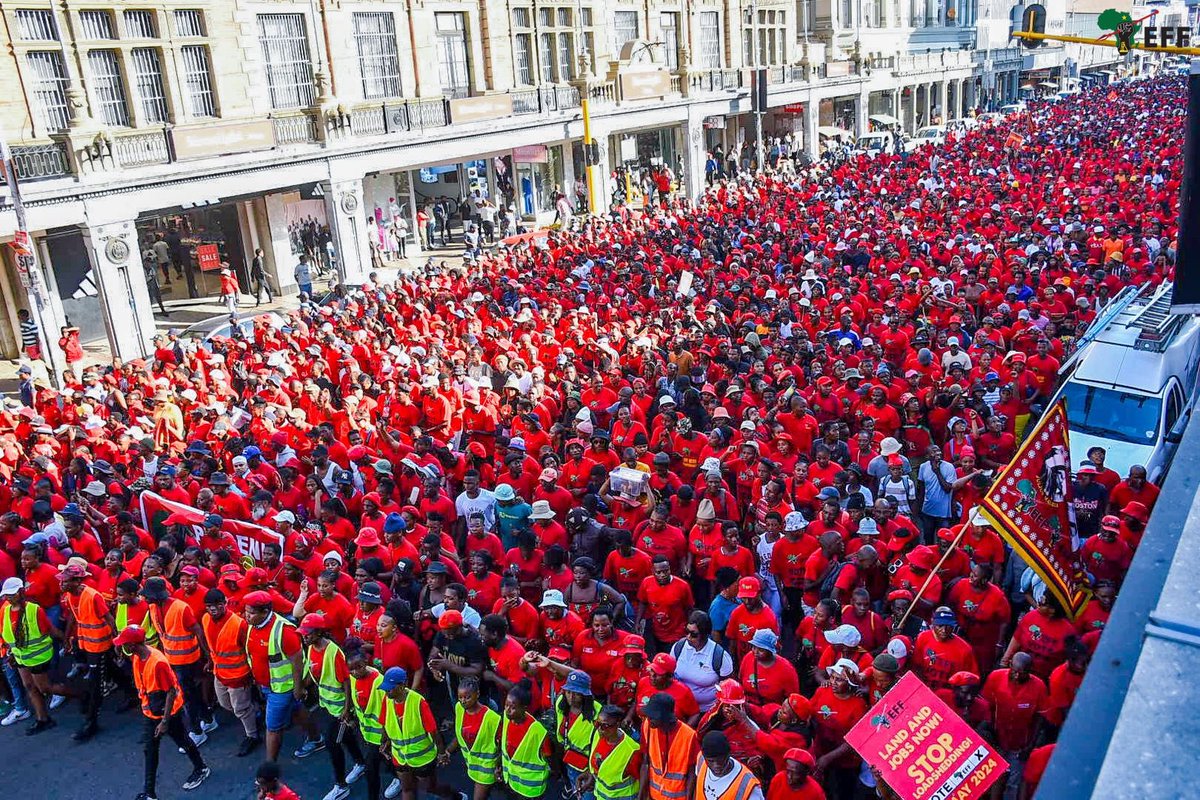 Fighters, Union Buildings Is Calling Us 💚❤️🖤
#Vuka
#Vela
#Vota