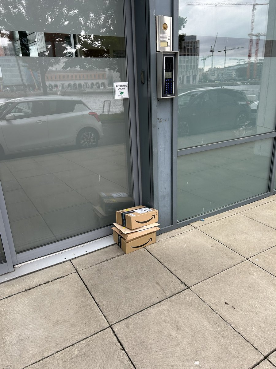 Screech9's tweet photo. Hey @amazon @AmazonUK, is this how you teach your drivers to deliver packages?? Left at the front door on the street for anyone to steal. https://t.co/cWTZj8wO1n