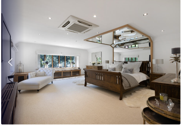 Just idly looking through Rightmove when I came across this lovely looking place in the quiet Surrey village of Windlesham.

The choice of headboard begs questions about how quiet Windlesham is!

rightmove.co.uk/properties/148…