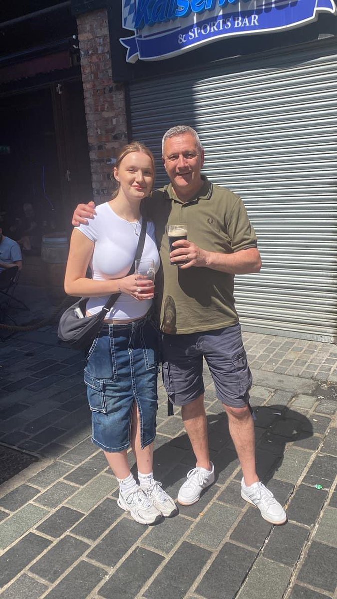 Had the pleasure of taking the daughter to her first away day Sunday,many thanks to <a href="/BridgnorthWolf/">Goldie🧡🖤🧡🐺⚽️🍺🏌️‍♂️🍋🌹🏎🏏</a> <a href="/bobbyd1985/">Robert Davies</a> and <a href="/TheDon1981/">Alex Donnelly</a> for the help with tickets-very much appreciated
