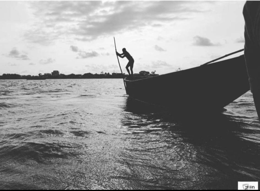 TitiNdema's tweet image. Petit Mpomè le gars qui respire sous l'eau avec un sceau de sable sur la tête 
L'une de mes plus belles propositions de ce documentaire,est ce frère qui par la force de ses bras et poumons VIT. Ce samedi 17h sur #Ushuaiatv et sur l'application #MyCanal 
#ProdExe
#FoN