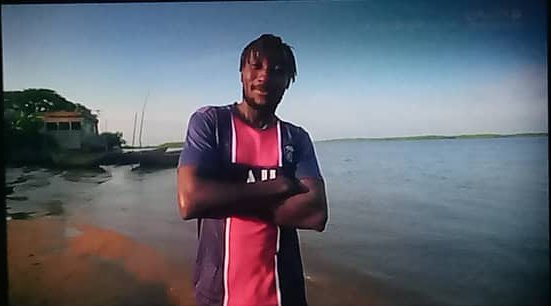 TitiNdema's tweet image. Petit Mpomè le gars qui respire sous l'eau avec un sceau de sable sur la tête 
L'une de mes plus belles propositions de ce documentaire,est ce frère qui par la force de ses bras et poumons VIT. Ce samedi 17h sur #Ushuaiatv et sur l'application #MyCanal 
#ProdExe
#FoN