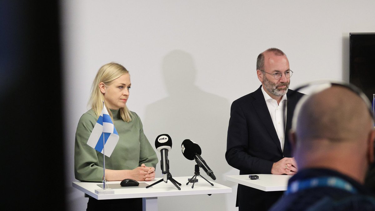Thank you for visiting Finland, EPP President @ManfredWeber! 💙 Weber pääsi tutustumaan Vaalimaan raja-asemaan yhdessä ulkoministeri Elina Valtosen kanssa. Hän osoitti tukea hallituksen toimille itärajan turvaamiseen 🤝 #kokoomus #EPP #eurovaalit