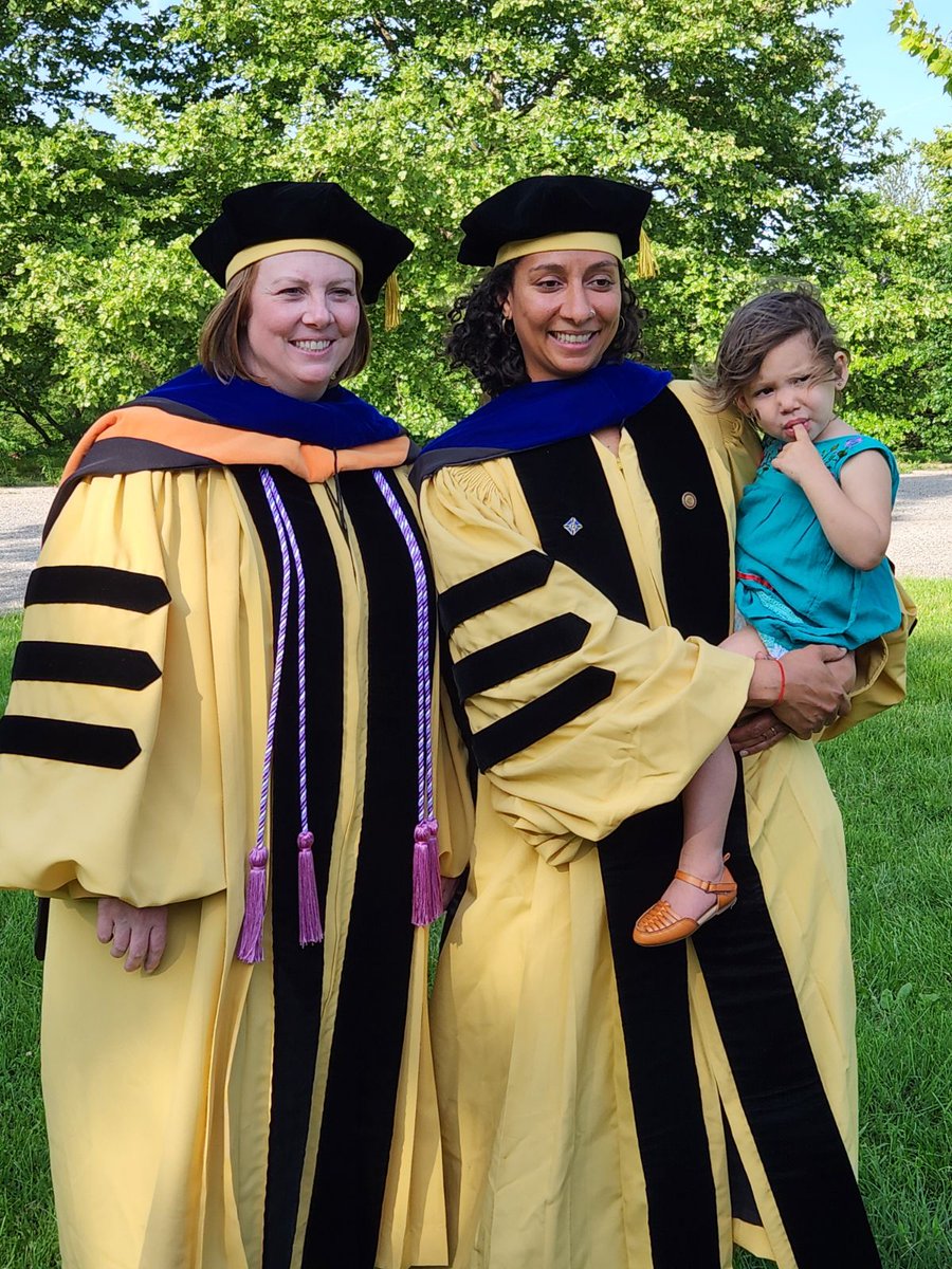 AlannaBergman2's tweet image. Yesterday was a whirlwind. Nursing has brought me so many wonderful things, not least of all friendship and fellowship with so many amazing nurses and scientists.  @KCMcNabb #GoHopNurse #PHinisheD