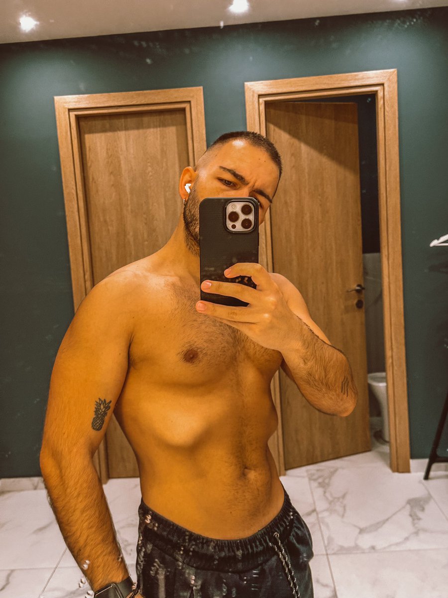 georgeanag's tweet photo. After gym #gym #body #man https://t.co/z88jxoHYVm