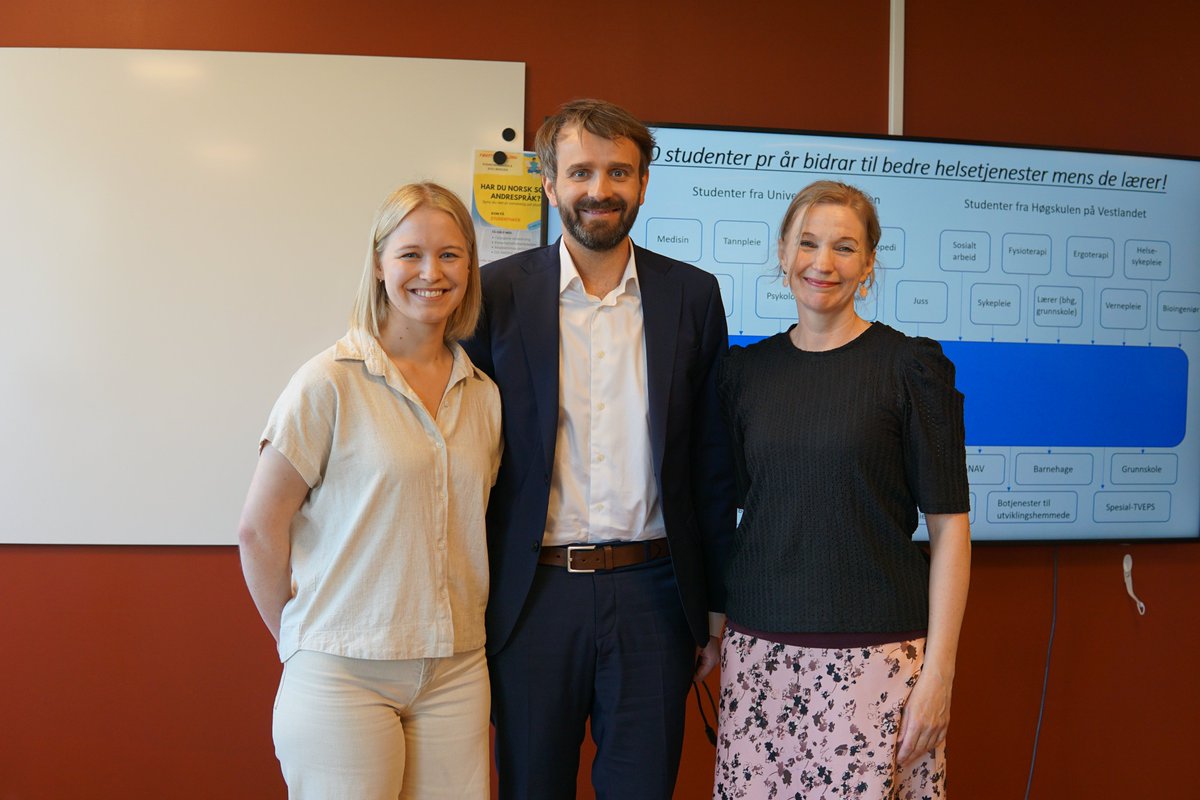 Institutt for global helse og samfunnsmedisin (@igs_uib) on Twitter photo IGS og <a href="/TVEPS1/">TVEPS</a> fikk storfint besøk i går da helse- og omsorgsminister Jan Christian Vestre <a href="/jcvestre/">Jan Christian Vestre</a> besøkte #AlrekHelseklynge. Her står ministeren sammen med medisinstudent Sarah Bjerk og TVEPS-leder Ane Johannessen <a href="/ane_j/">Ane Johannessen</a> IGS og <a href="/TVEPS1/">TVEPS</a> fikk storfint besøk i går da helse- og omsorgsminister Jan Christian Vestre <a href="/jcvestre/">Jan Christian Vestre</a> besøkte #AlrekHelseklynge. Her står ministeren sammen med medisinstudent Sarah Bjerk og TVEPS-leder Ane Johannessen <a href="/ane_j/">Ane Johannessen</a>