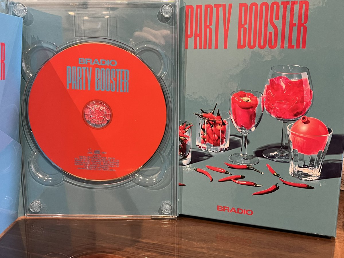 豪華版届きました。
CDの色が赤だった🌶️😆
 #PARTYBOOSTER
 #BRADIO
