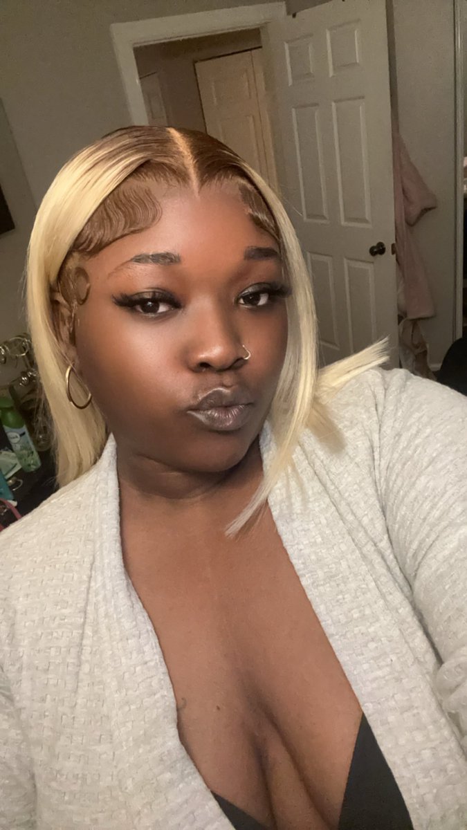 SheCheyenne's tweet image. Blonde bitch
