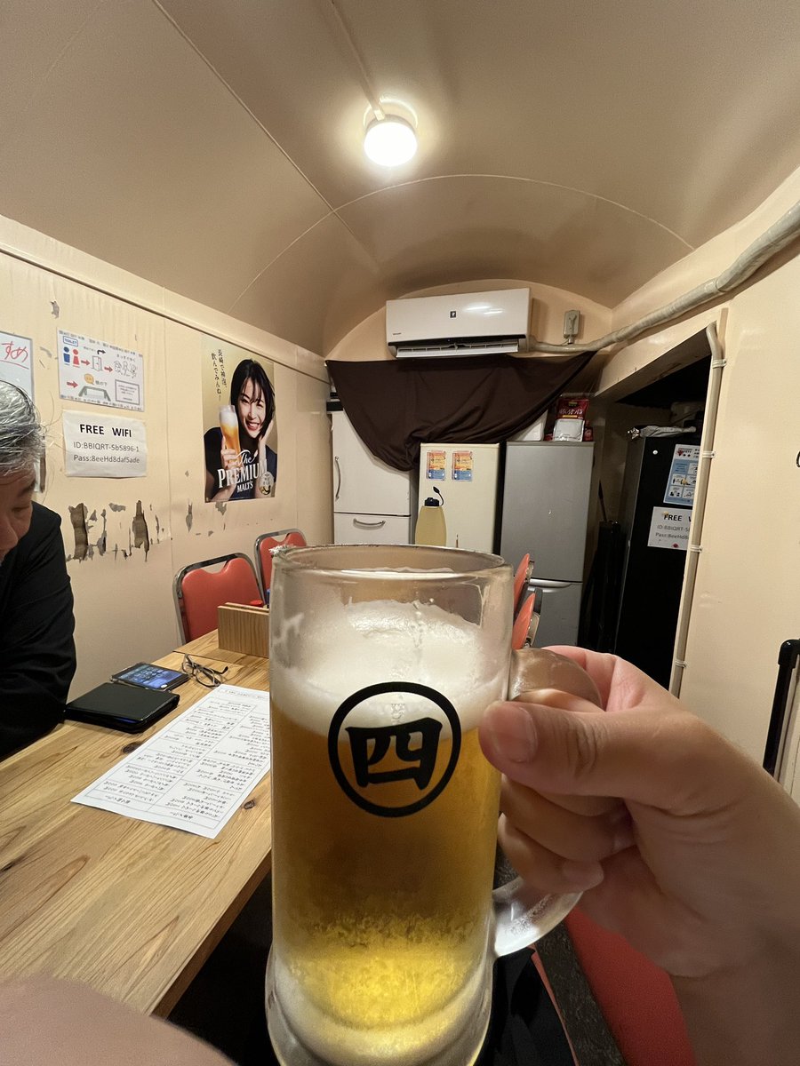 OCCOY_096's tweet photo. 今日の夜飯はこちら、元々防空壕の空間を飲み屋にした場 https://t.co/1qFZ8KEjI1