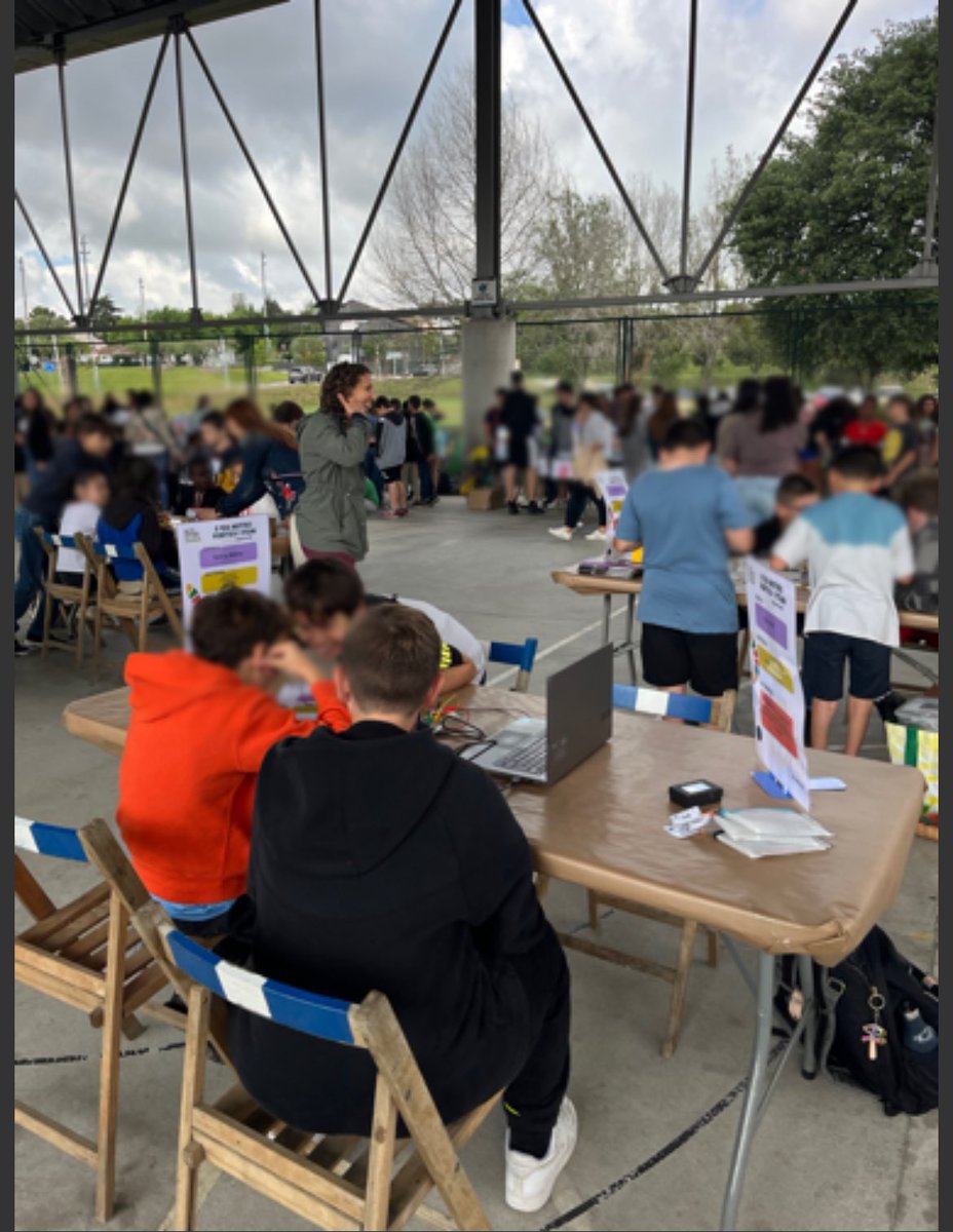 sevoriental4's tweet photo. II Fira de mostres de robòtica i steam a Lliçà de Vall.
Alumnat i docents de 10 centres de la zona han exposat els seus projectes vinculats als ODS.
Moltes gràcies també a l'equip del SE! https://t.co/BShmSQ8cdK