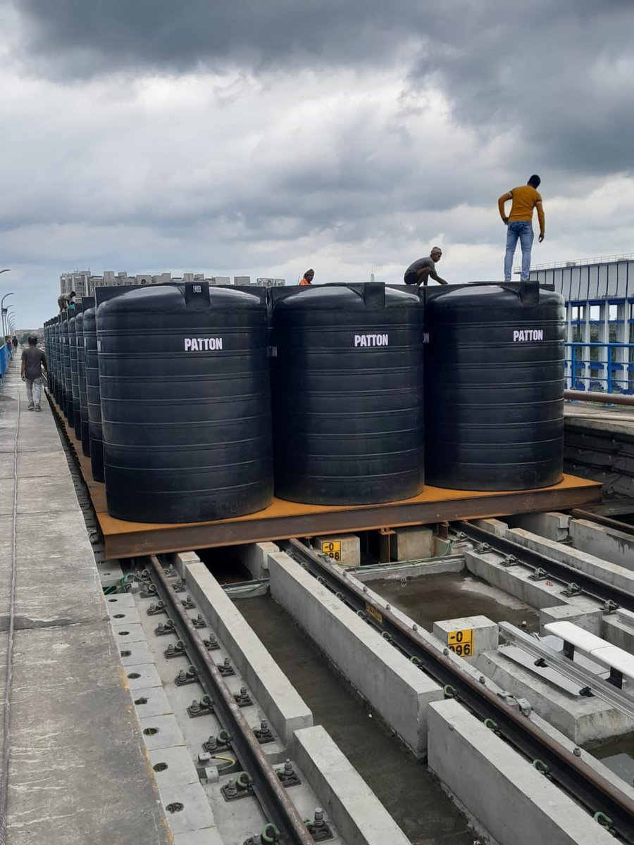 Patton_IntLtd's tweet photo. Happy to share 72 10,000-litre Patton Water Storage Tanks, loaded with 694 MT of water, have been used to conduct a successful load test for the box bridge at Tagore Park(which will be used to support a 76m single-span girder)for the New Garia-Airport Metro corridor on EM Bypass. https://t.co/TLu09LQQQf