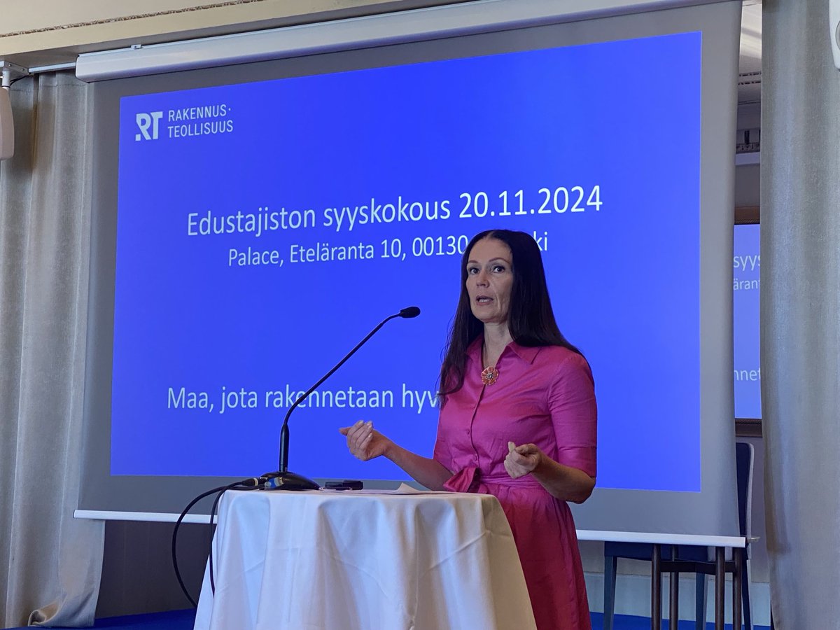 Rakennusteollisuus RT (@rtryfi) on Twitter photo Ministeri <a href="/LuluRanne/">Lulu Ranne</a> puhui kevätkokouksessamme ja nosti esiin myös raideleveyden. ”Jos Suomen raja Venäjälle on ja pysyy kiinni, onhan selvä että se heikentää huoltovarmuuttamme ja poikkeava raideleveys yhteyksiä länteen. Eikö nyt ole tilanne, jolloin asia pitää miettiä?” Ministeri <a href="/LuluRanne/">Lulu Ranne</a> puhui kevätkokouksessamme ja nosti esiin myös raideleveyden. ”Jos Suomen raja Venäjälle on ja pysyy kiinni, onhan selvä että se heikentää huoltovarmuuttamme ja poikkeava raideleveys yhteyksiä länteen. Eikö nyt ole tilanne, jolloin asia pitää miettiä?”