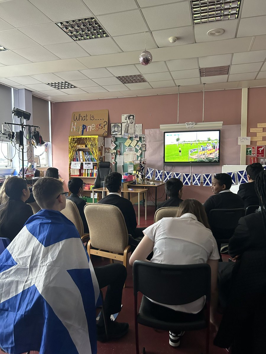 strochsec_dde's tweet photo. A wonderful morning in @St_Rochs with some of our pupils and staff getting the chance to cheer on and watch @ScottishDeafFA win their match against Wales🏴󠁧󠁢󠁳󠁣󠁴󠁿🏴󠁧󠁢󠁳󠁣󠁴󠁿 https://t.co/2C8cZFv71i