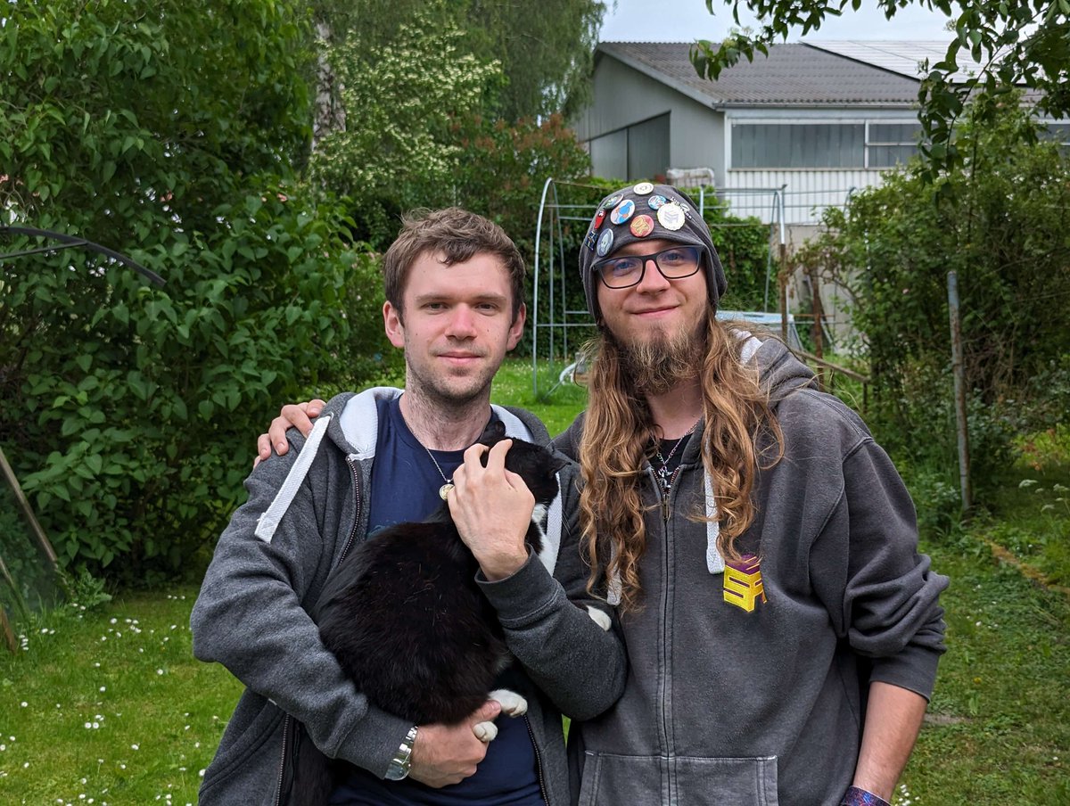 SlowRunsLive's tweet image. Ich war dann auch noch bei Mephisto und seinen Herrchen @Lord_Stroud
In weniger als 3 Monaten wird er bei #SGDS2024 in Kassel ohne Kater sein und die Logistik und Technik betreuen.