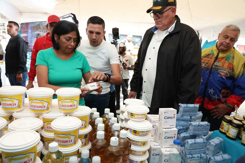 DianaIndustrias's tweet photo. #22May| #FelizMiercoles 
En este día tan especial, queremos extender un sincero agradecimiento a todos los que han sido parte de esta maravillosa travesía, en especial a los trabajadores y por supuesto, a la comunidad que nos ha apoyado incondicionalmente
#PuebloMaduroPaLasQueSea https://t.co/zE0EAMJawU