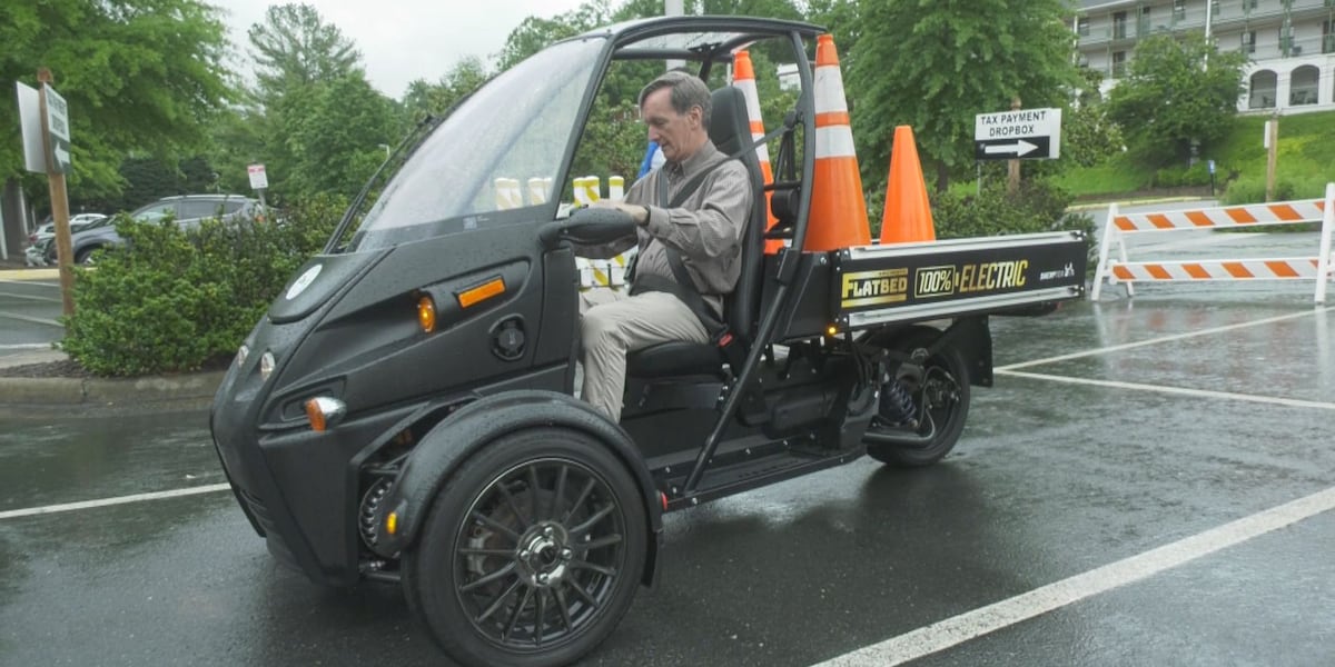 In year two of the #DriveElectricUSA project, @driveelectricva hosted an outreach event at the Albemarle County Govt. Office to educate and engage in conversation with attendees!

Video here: 29news.com/2022/05/24/alb…

#StoriesfromtheField #DriveElectric #DEUSA #EV #partnerships