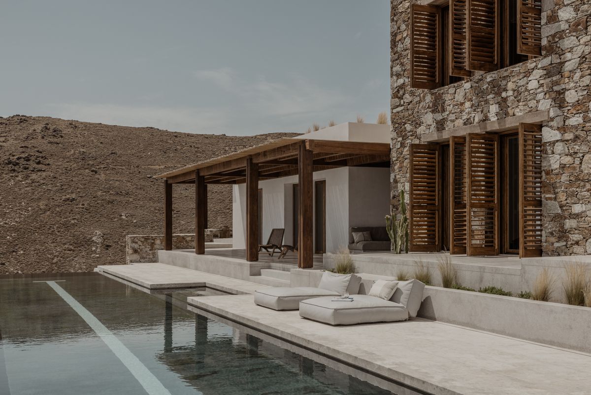 Residence Viglostasi mimics traditional Greek island villages with minimalist volumes, natural materials, and stunning sea views.

Details: arc.ht/3V9t9KX | 📍Syros, Greece #ProjectOfTheDay