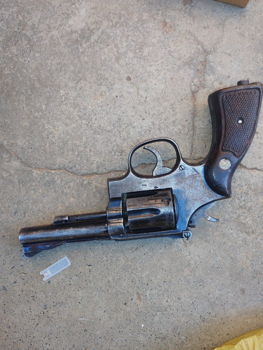 Accused persons appear in court for illegal possession of firearm and contravention of Immigration Act  buff.ly/4dU1lmj

#ArriveAlive #IllegalMining #Enforcement @SAPoliceService
