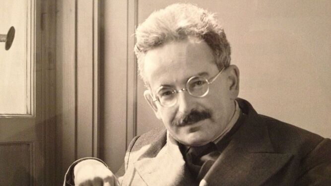 «La humanidad se ha convertido ahora en espectáculo de sí misma. Su autoalienación ha alcanzado un grado que le permite vivir su propia destrucción como un goce estético de primer orden». Walter Benjamin