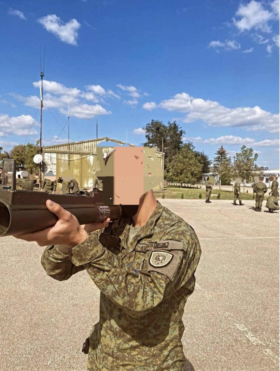 🔴 Kosova birlikleri, Türk eğitmenler tarafından HAR-66 hafif tanksavar kullanımı konusunda eğitiliyor.