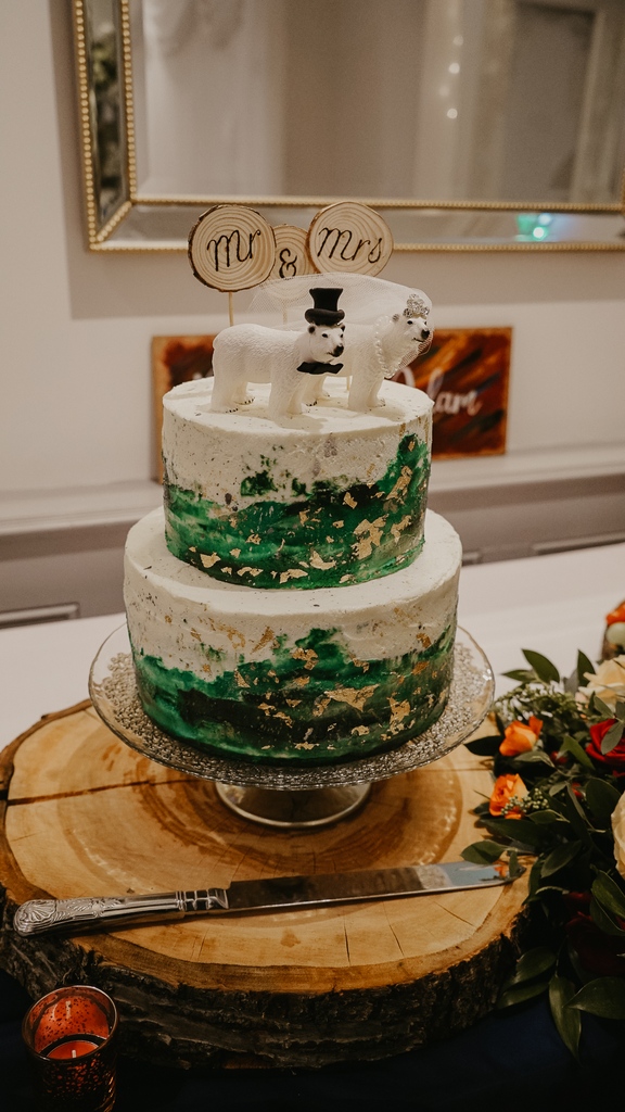 HacknessHotel's tweet image. We adore these cake toppers! ❄️

📸 @howarthmillerweddings

To book a tour of Hackness Grange wedding venue in Yorkshire pop us a message or email us on weddings@hacknessgrange.co.uk. We would love to hear from you and start your wedding planning