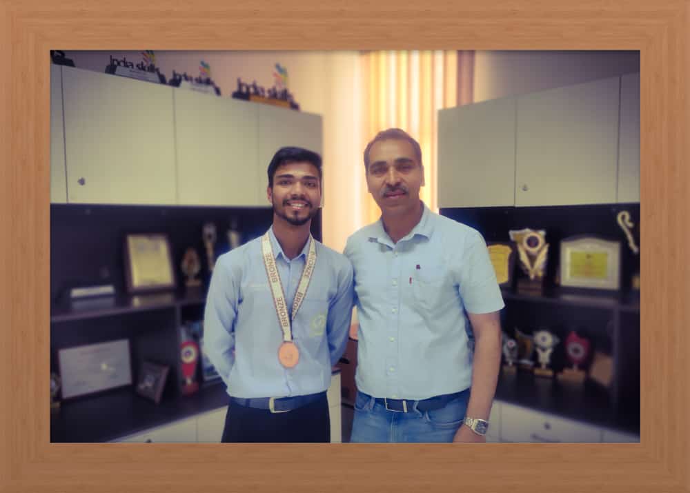 ISTC_Chandigarh's tweet photo. Mr. Tarun Kotyan, a student at ISTC, won the Bronze medal in the India Skill-2024 National level competition for the "Industrial Control". https://t.co/azmzrkSzu0