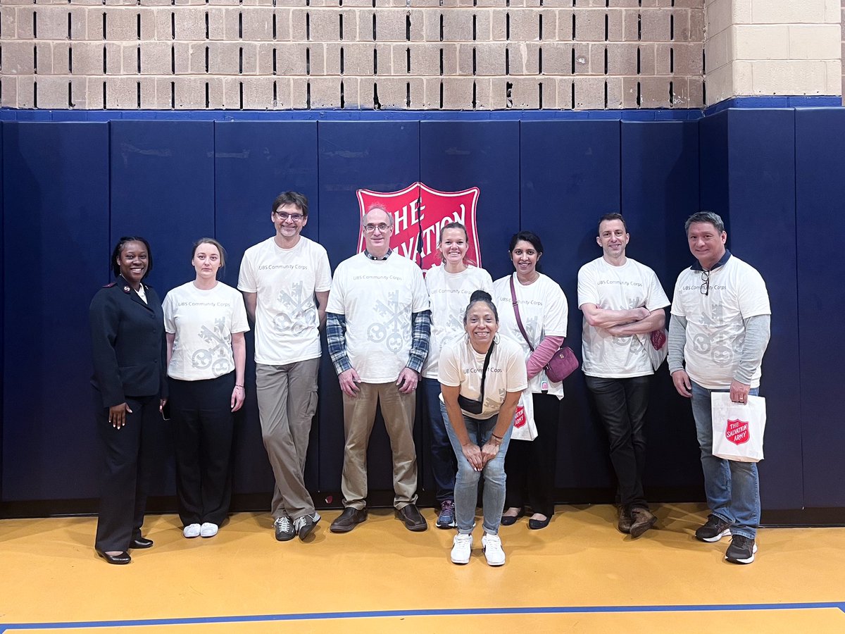 salvationarmyny's tweet photo. Days of service are some of the most special days of the year for us. We’re grateful to @UBS and @SoFi for volunteering at two of our community centers last week! 

Because of your decision to volunteer, you’re helping us make a difference in the lives of New Yorkers, thank you. https://t.co/5pboCcRCld