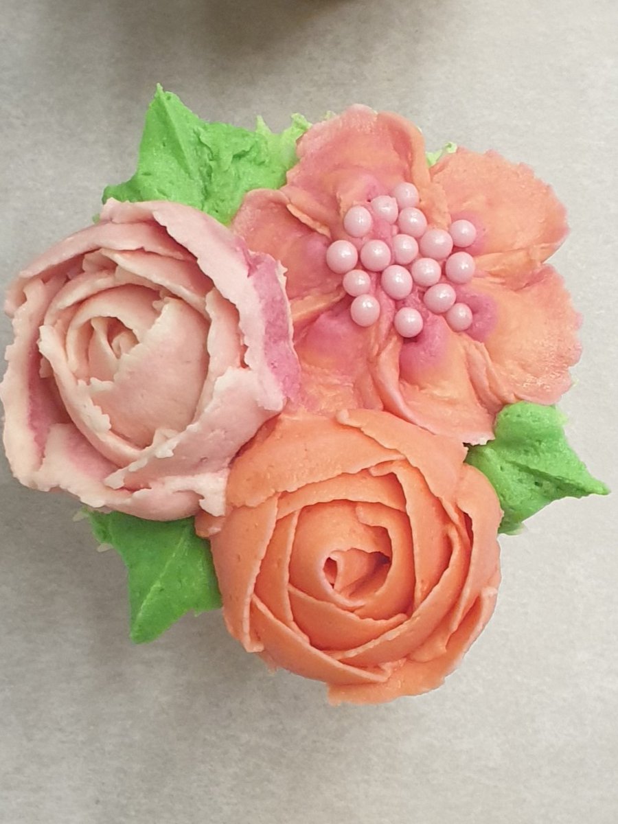 Our Part Time Cake Decorating & Sugarcraft-Improver will take your cakes to the next level! Learn how to work with soft icing, creating sugar flowers and models to decorate your novelty cakes. hrc.ac.uk/courses/cateri…