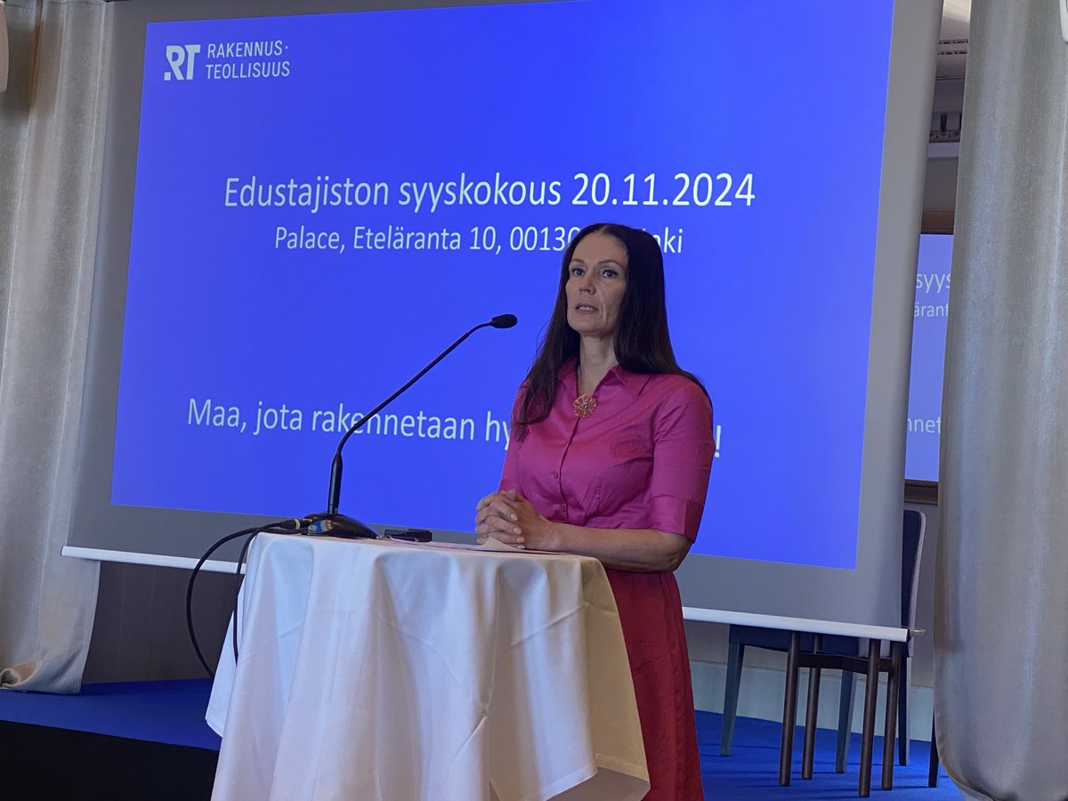 Merja Vuoripuro (@mvuoripuro) on Twitter photo ”Meillä on EU-rahoituksen hankkimisessa infrahankkeille väärä mittakaava. Meidän tulee ajaa todella isoja, vaikuttavia hankkeita eikä täydellisiä pikkusiltoja”, ministeri <a href="/LuluRanne/">Lulu Ranne</a> sanoi <a href="/RTryfi/">Rakennusteollisuus RT</a> kevätkokouksen puheenvuorossaan. ”Meillä on EU-rahoituksen hankkimisessa infrahankkeille väärä mittakaava. Meidän tulee ajaa todella isoja, vaikuttavia hankkeita eikä täydellisiä pikkusiltoja”, ministeri <a href="/LuluRanne/">Lulu Ranne</a> sanoi <a href="/RTryfi/">Rakennusteollisuus RT</a> kevätkokouksen puheenvuorossaan.
