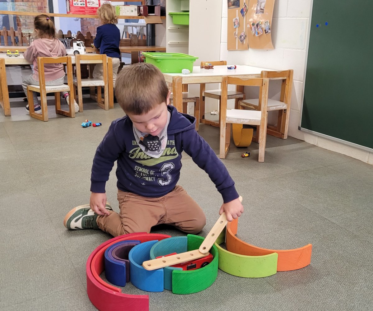 AjCastelltersol's tweet image. 🧩El paper de l&apos;adult passa a un segon pla en el moment de joc.

🧸És qui prèviament ha pensat els espais i els materials per ajudar a les criatures a ser protagonistes dels seus processos d&apos;aprenentatge.

#Espurna #escolabressol #Castellterçol