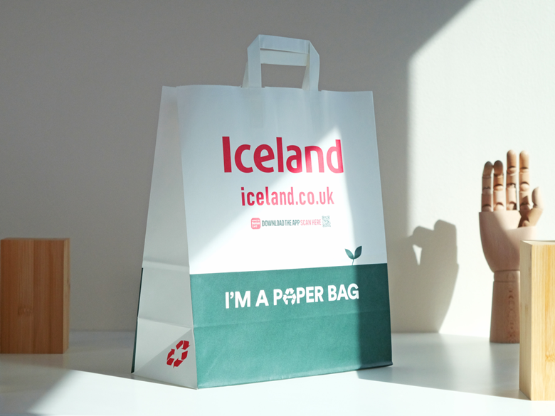UK-based grocery retailer Iceland Foods has launched a carrier bag made of #wood-based @PapticLtd material. The reusable bag will be introduced in all @Icelandfood stores across the country. ➡️ bit.ly/3wN7hgc #goodnewsfromfinland #finland #UK #finnish #paptic #retail