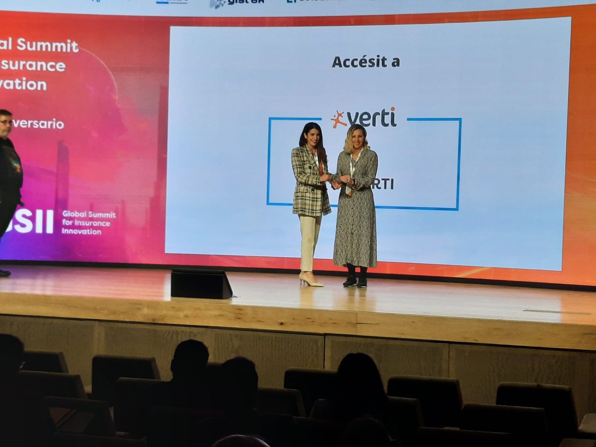 Inese_seguros's tweet photo. En el #GSII2024, accésit de los🏆Premios Azul, un reconocimiento a la innovación en el sector asegurador, para @VidaCaixa y @vertiseguros. ¡FELICIDADES! Los detalles mañana en 👉 https://t.co/4e2YYdjTl4 https://t.co/TT34h8BFlH