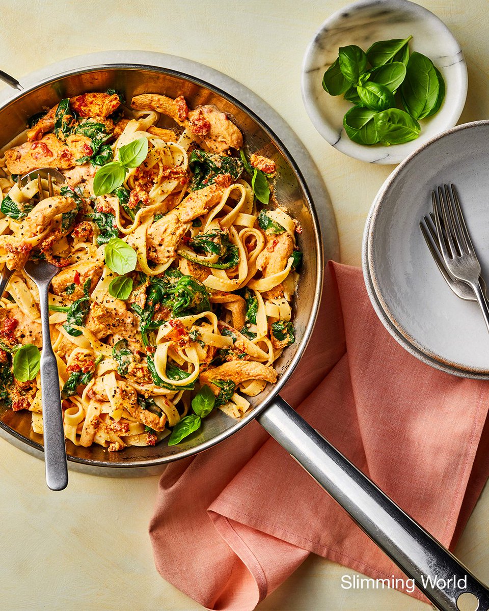 SlimmingWorld's tweet photo. This Marry me chicken pasta is going to make you want to put a ring on it 💍. Click here for the recipe 🥰: https://t.co/FICQALs1dm https://t.co/jJaC2Jf67J