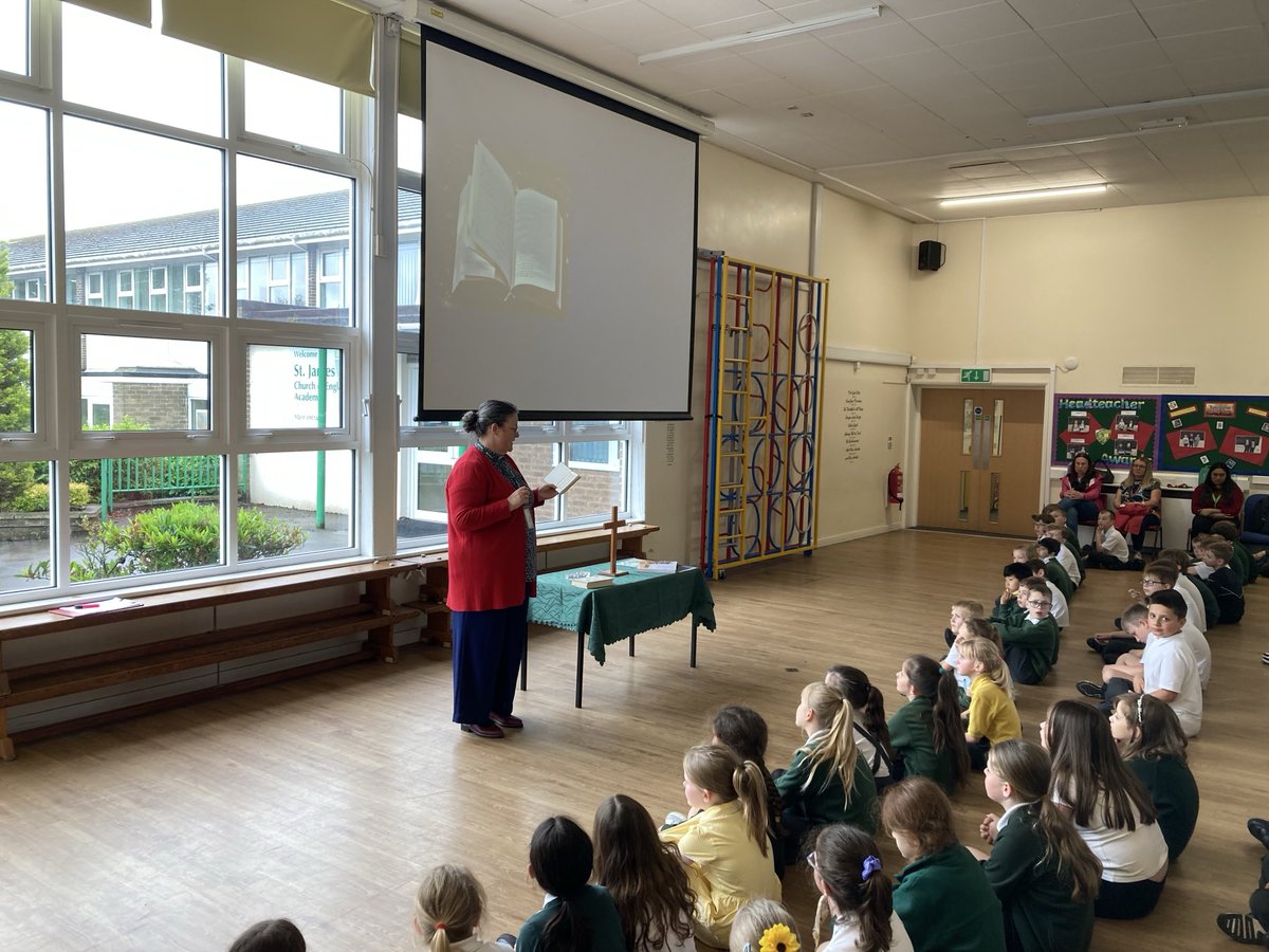 Thank you to Reverend Gold - had the children spellbound with her story! #aspirations ⁦@kairosbutterfly⁩ ⁦<a href="/AmyBills_Edu/">Amy Bills FCCT</a>⁩ ⁦<a href="/Cov_DBE/">Coventry DBE</a>⁩ ⁦<a href="/CofE_Cov/">Diocese of Coventry</a>⁩ ⁦<a href="/CoventryMAT/">The Diocese of Coventry Multi Academy Trust</a>⁩