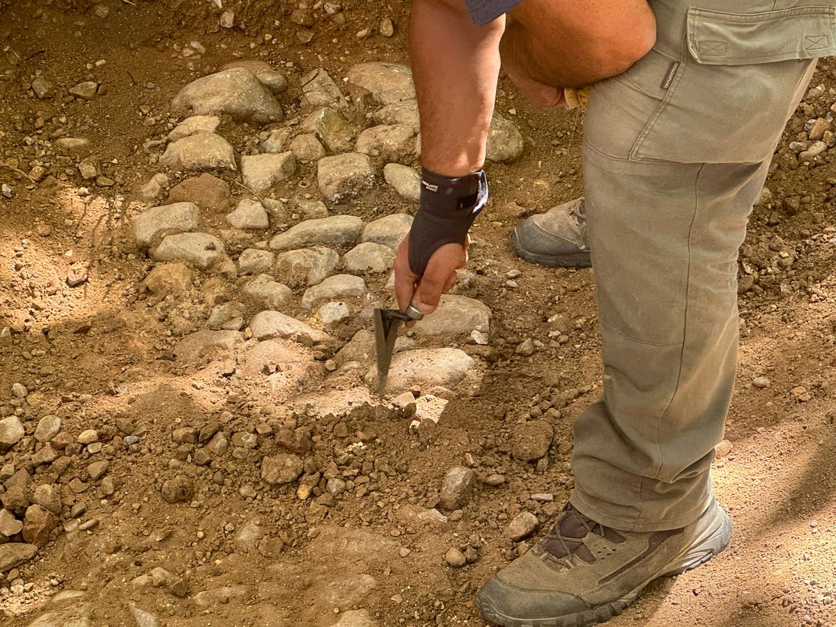 🔴 Hallan restos arqueológicos en la plaza de San Miguel de #Zaragoza en el primer día de excavaciones