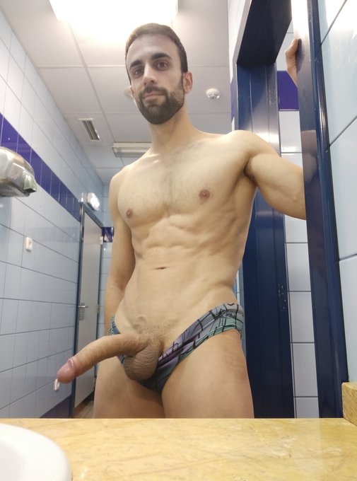 &iquest;Follamos en la piscina? 🍆🍑🏊&zwj;♂️ https://t.co/x1YaQ0j8GL