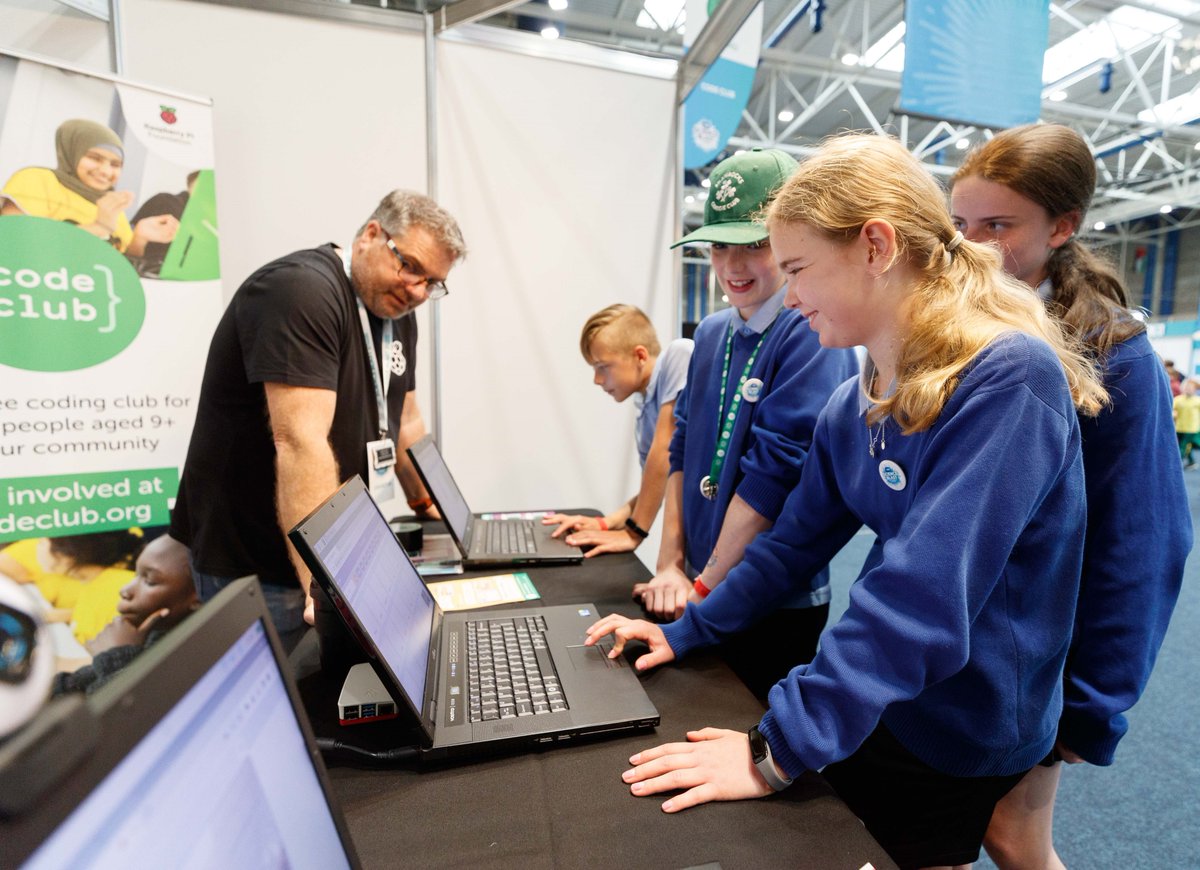 All students at #ESBScienceBlast Limerick are kept entertained by our amazing sponsor and exhibitors.

#STEMEducation #PrimarySTEM #STEM