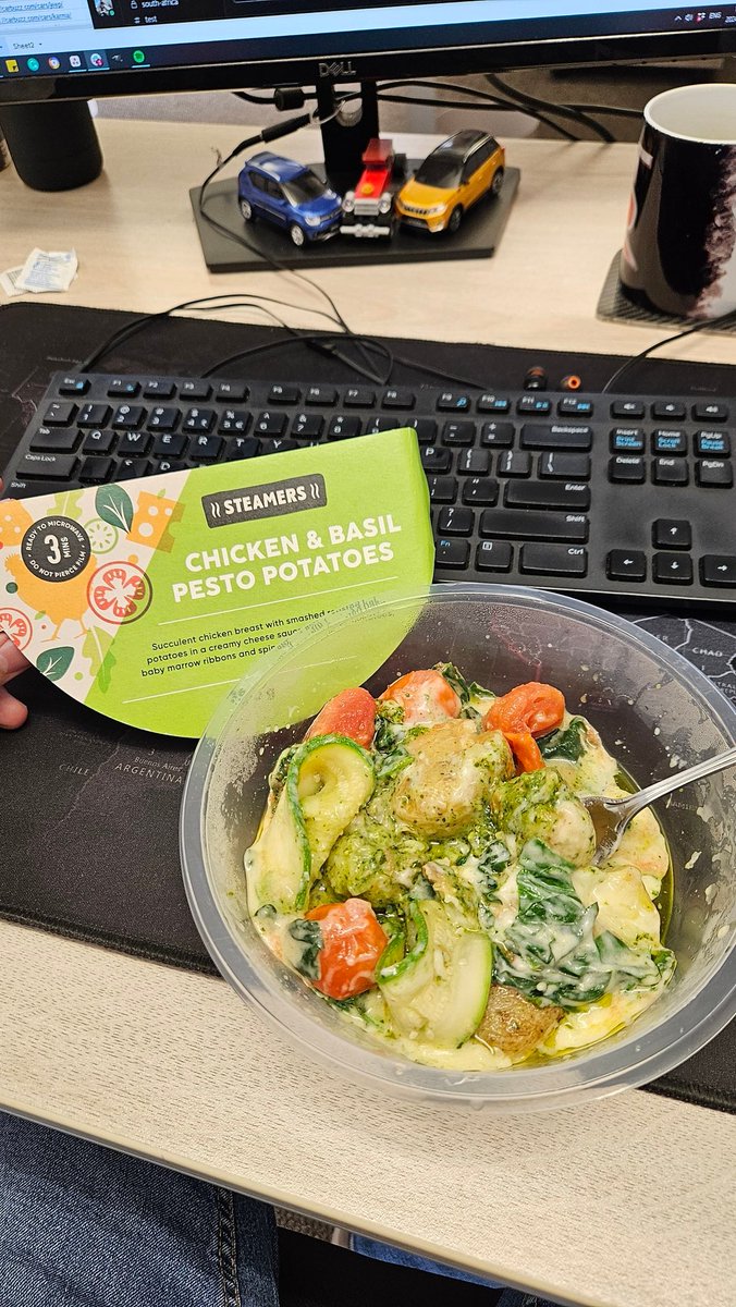Roger_TCR's tweet photo. @CheckersSA this is supposed to have chicken, but my steamer has not a single chicken in it. I'm down for the vegan thing, but sometimes I have a craving for the flesh of a chicken-shaped bird https://t.co/3eNrD6AcvA