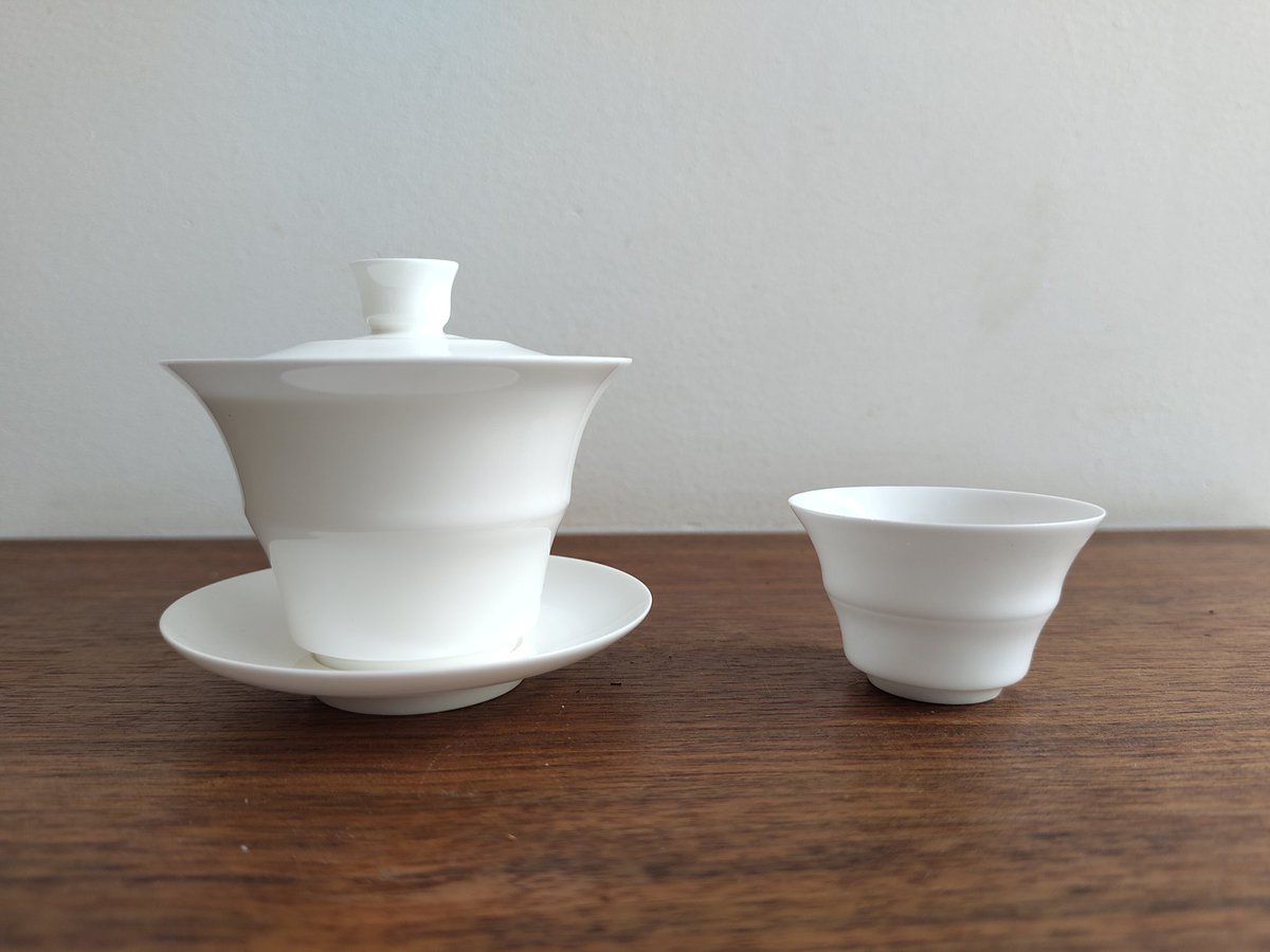 TeasDelight's tweet photo. New! Horseshoe #porcelain #gaiwan from #jingdezhen #teasdelight https://t.co/DakgiH46Hz