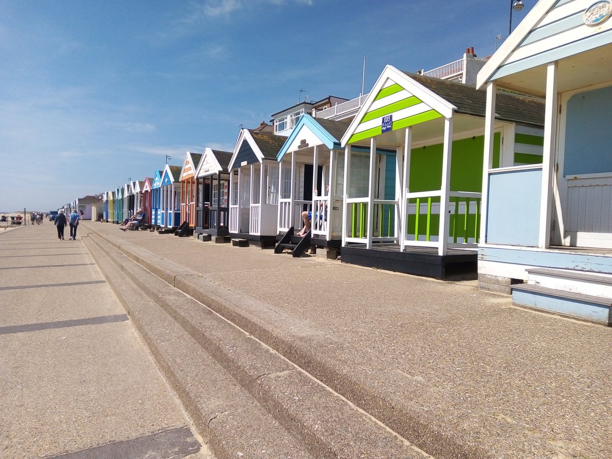 A very British thing. Beach huts in Southwold, Suffolk. 🏴󠁧󠁢󠁥󠁮󠁧󠁿🇬🇧