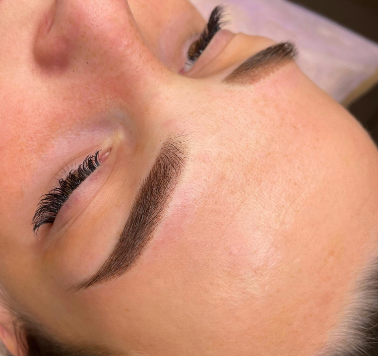 Permanent makeup emphasizes the eyebrows, makes the look more expressive, visually increases the density of the eyebrows.