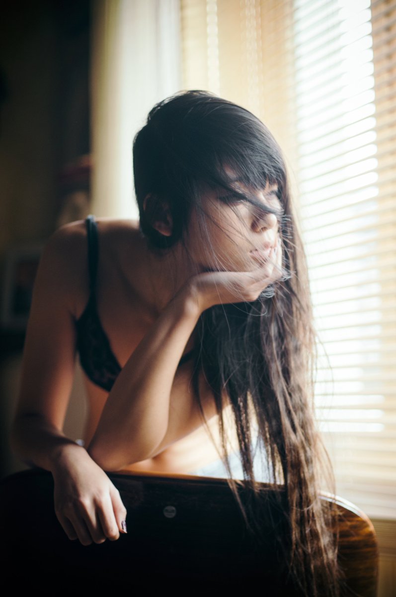 Sachie's work blends emotion, composition, and colors, reflecting the four seasons' light and shadows.

Alpha collection 2022: ‘‘There’s Nothing To Be Sorry About’’, and ’’Winter Soul.’’

light.art/collections