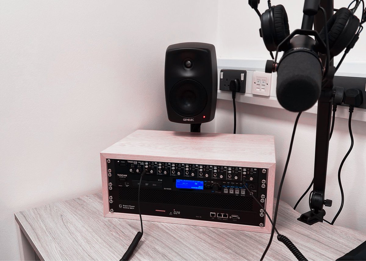 rocheav73's tweet photo. ๐ธ๐ธ This weeks #ProjectPics show off a Podcast Studio at @portsmouthuni ๐ฃ๐๐ง
@Genelec x @TASCAMUK x @GudeSystems x @shure x @Sennheiser x @MackieGear
#avtweeps #project #installation #podcast #university #studio https://t.co/Vc4UjaXkHt