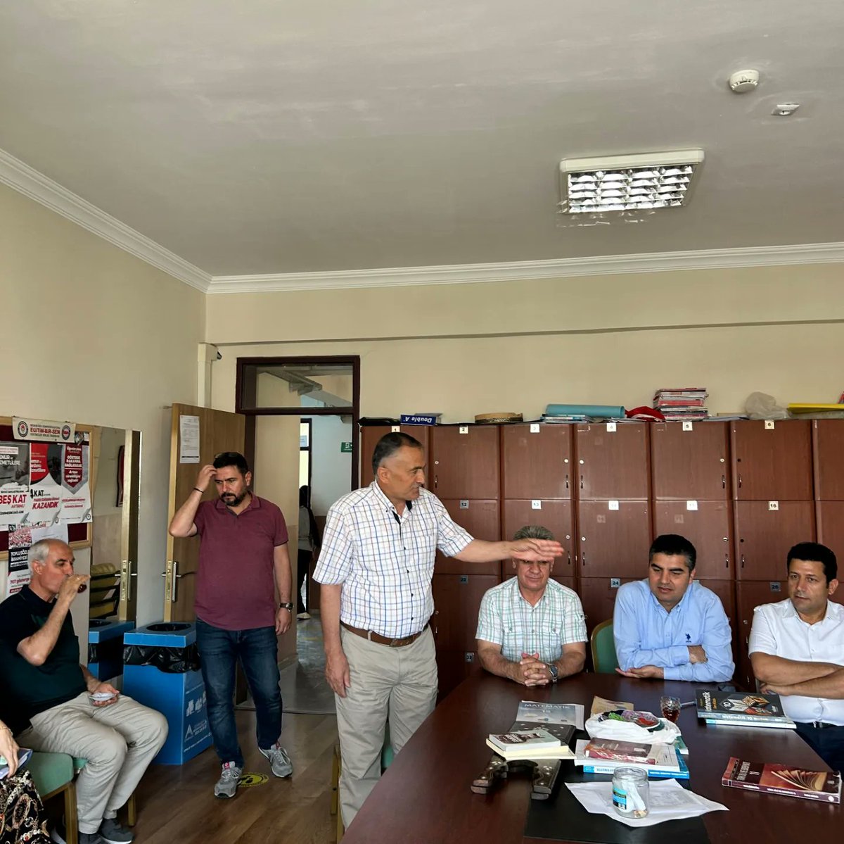 toroslarmem's tweet photo. İI Milli Eğitim Şube Müdürü Sn. Mehmet AKYOL, İlçe Milli Eğitim Şube Müdürlerimiz Sn. Yusuf CİCE ve Sn. Ziver DENİZ, eğitim-öğretim faaliyetleri ve Türkiye Yüzyıli Maarif Modeli hakkında Akşemsettin A.İ.H.L' ni ziyaret ederek,öğretmenlerin  fikirlerini ve isteklerini dinledi. https://t.co/fr1YjC05Em